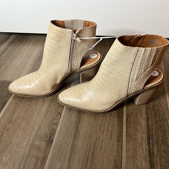 Lucky Brand Booties - Picture 3 of 11